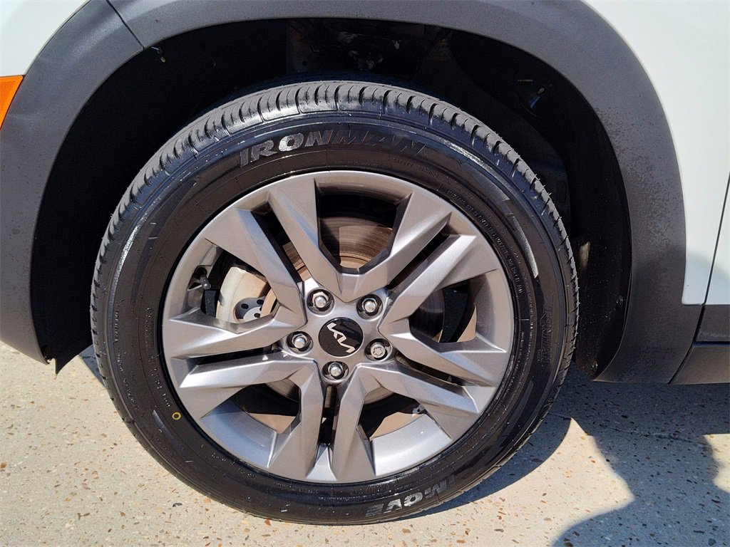 Used 2023 Kia Seltos LX image 17