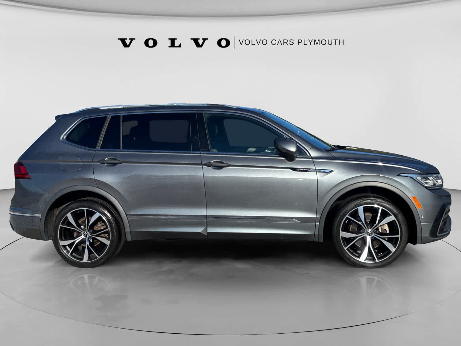 Used 2022 Volkswagen Tiguan SEL R-Line AWD/4WD image 8