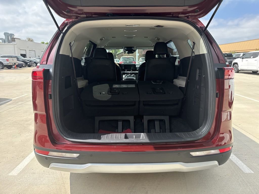 Used 2023 Kia Carnival LX image 8