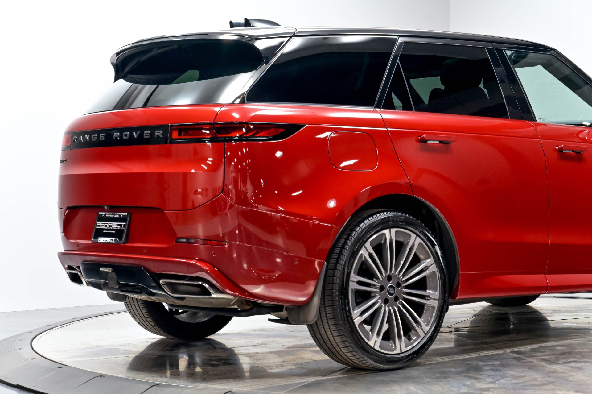 Used 2024 Land Rover Range Rover Sport Dynamic SE AWD/4WD image 17