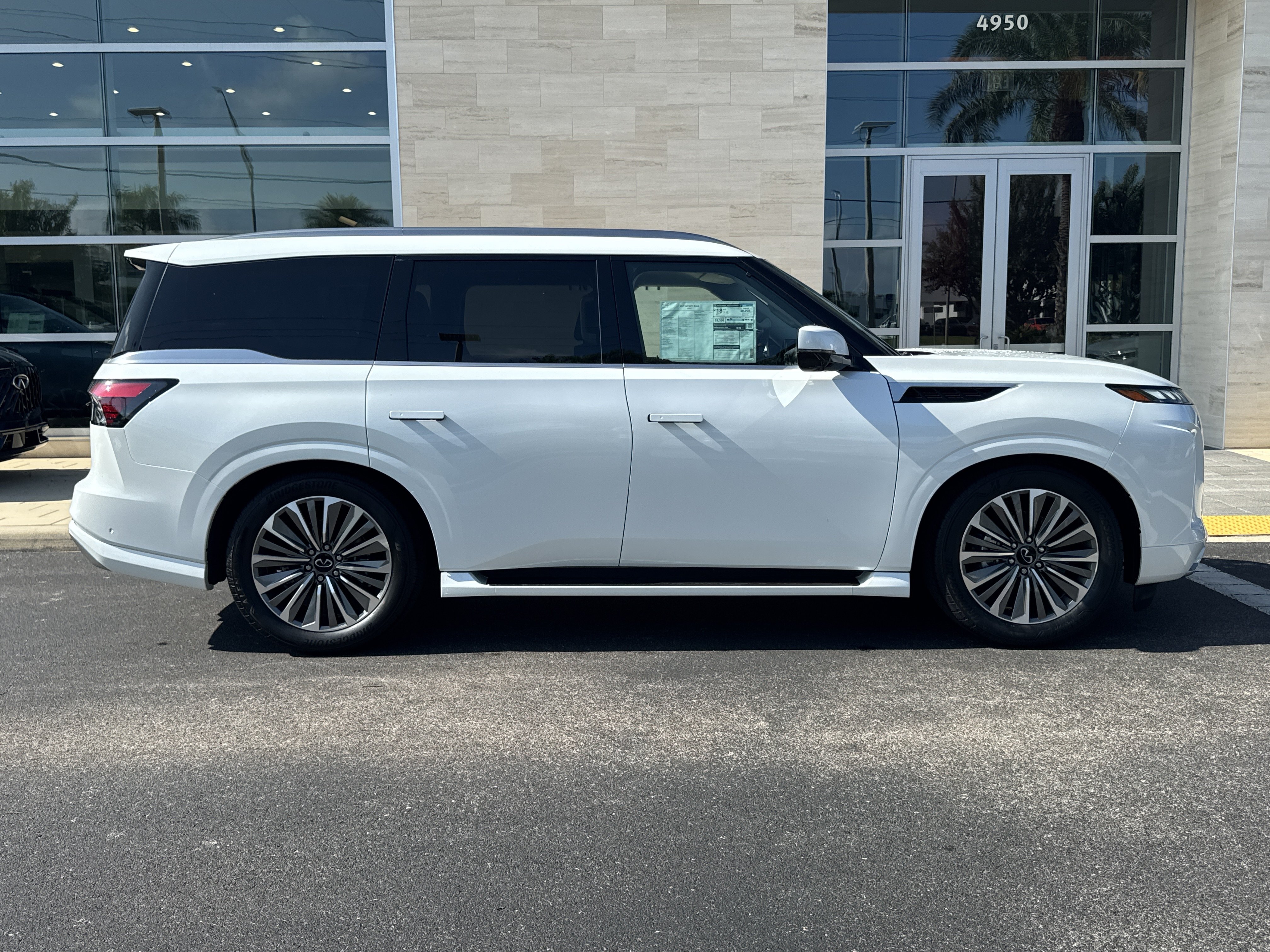 New 2027 INFINITI QX80 Luxe w/ Cargo Package RWD image 3