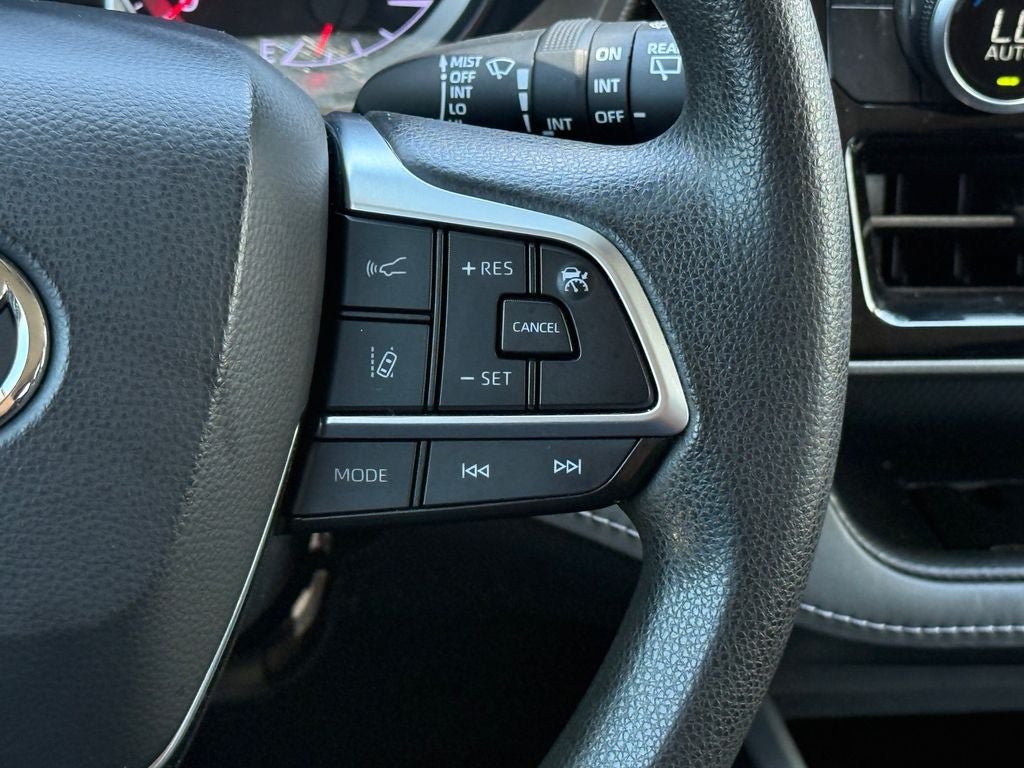 Used 2020 Toyota Highlander L FWD image 22