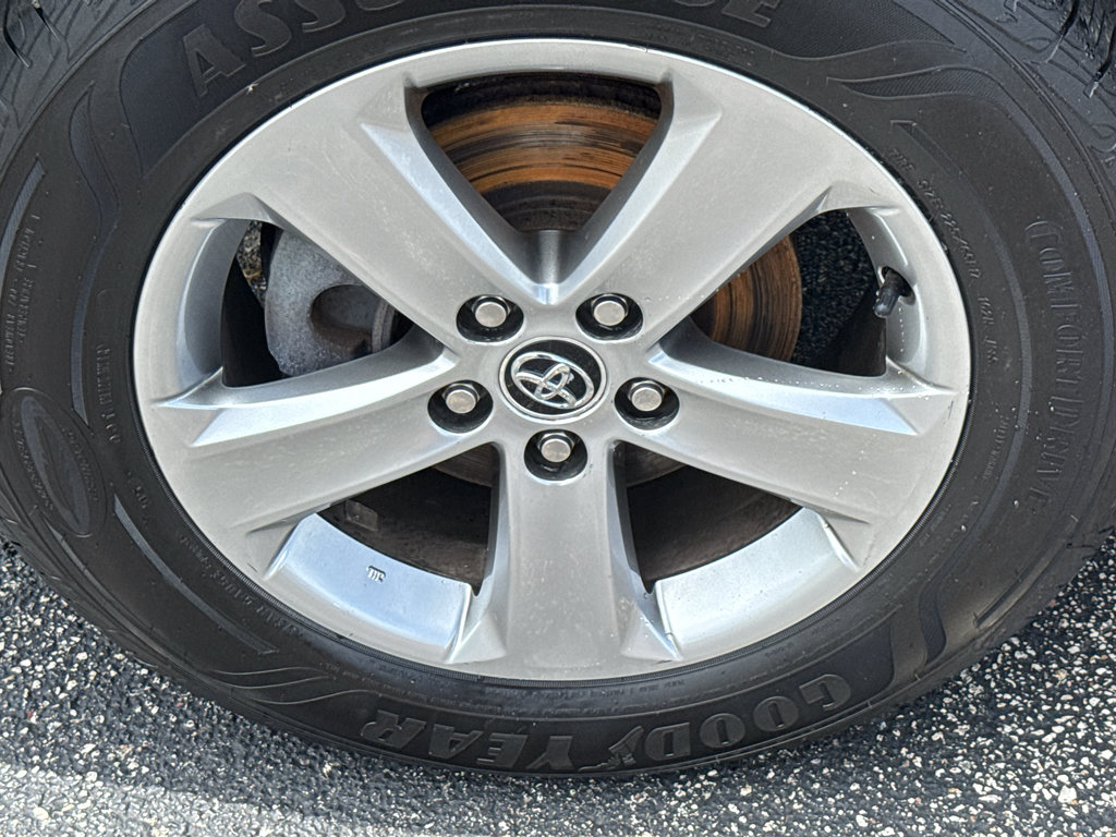 Used 2015 Toyota RAV4 XLE AWD/4WD image 9