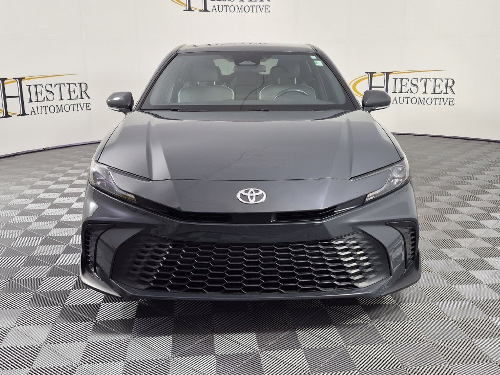 Used 2025 Toyota Camry SE FWD image 9