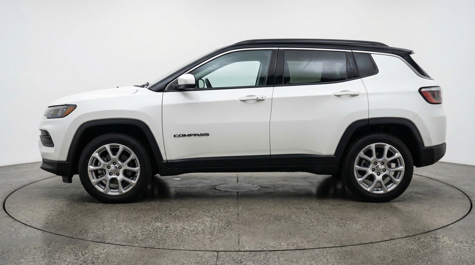 Used 2025 Jeep Compass Limited image 5