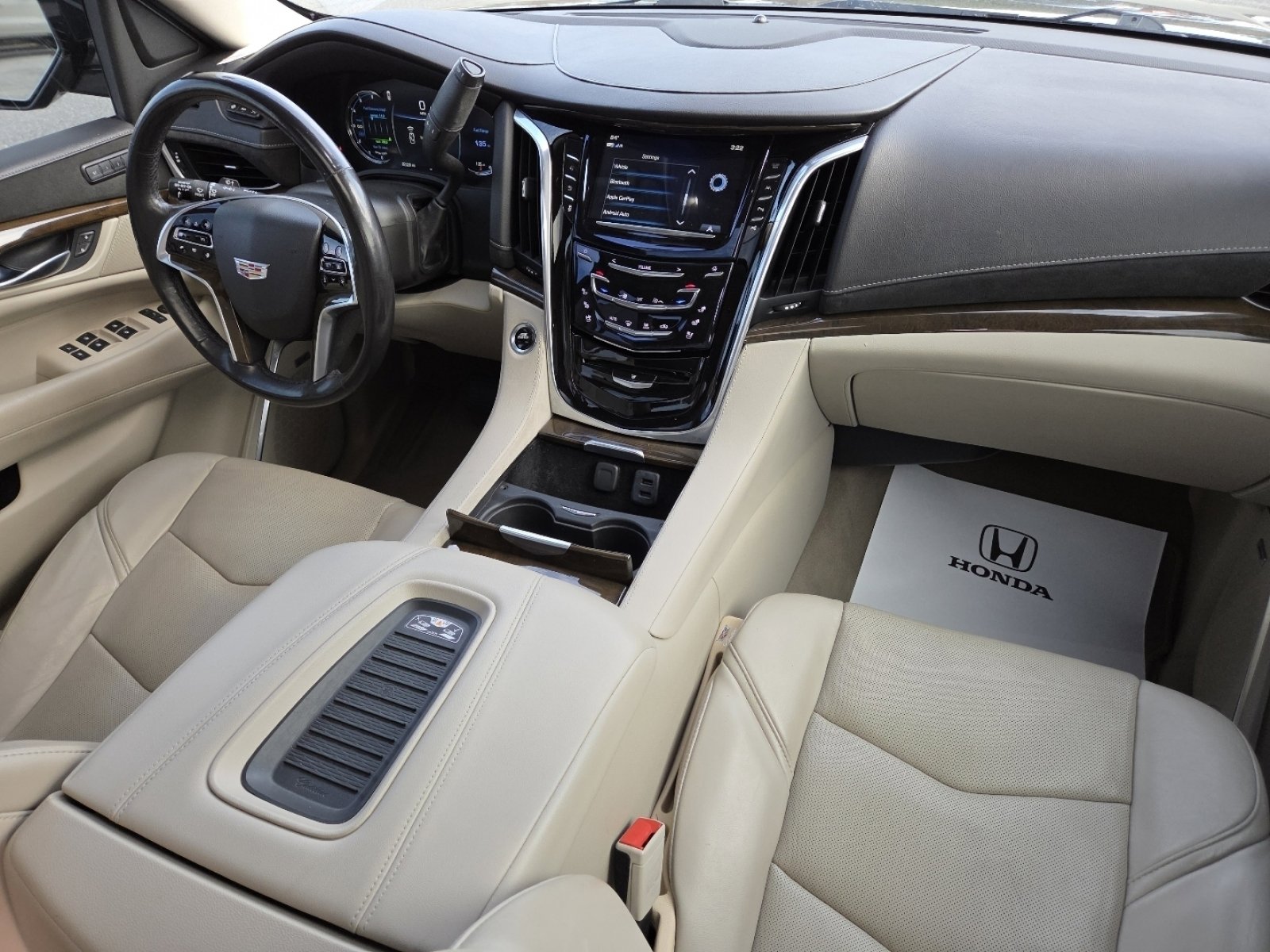 Used 2020 Cadillac Escalade Premium Luxury image 31