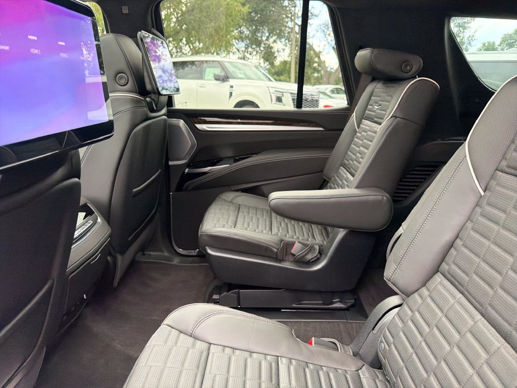 Used 2026 Cadillac Escalade Platinum Sport w/ LPO, ONYX Package AWD/4WD image 30
