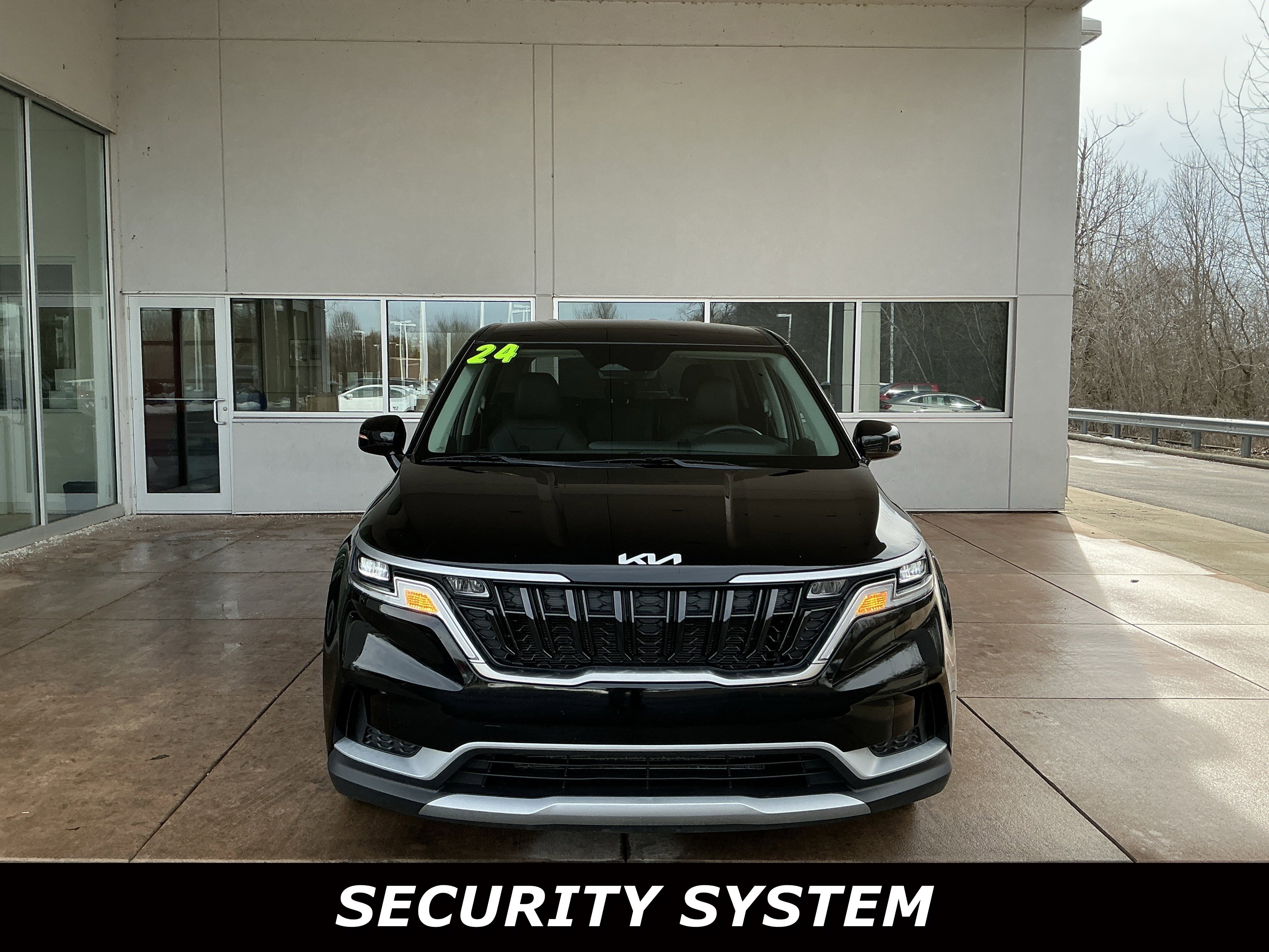 Used 2024 Kia Carnival LX image 2