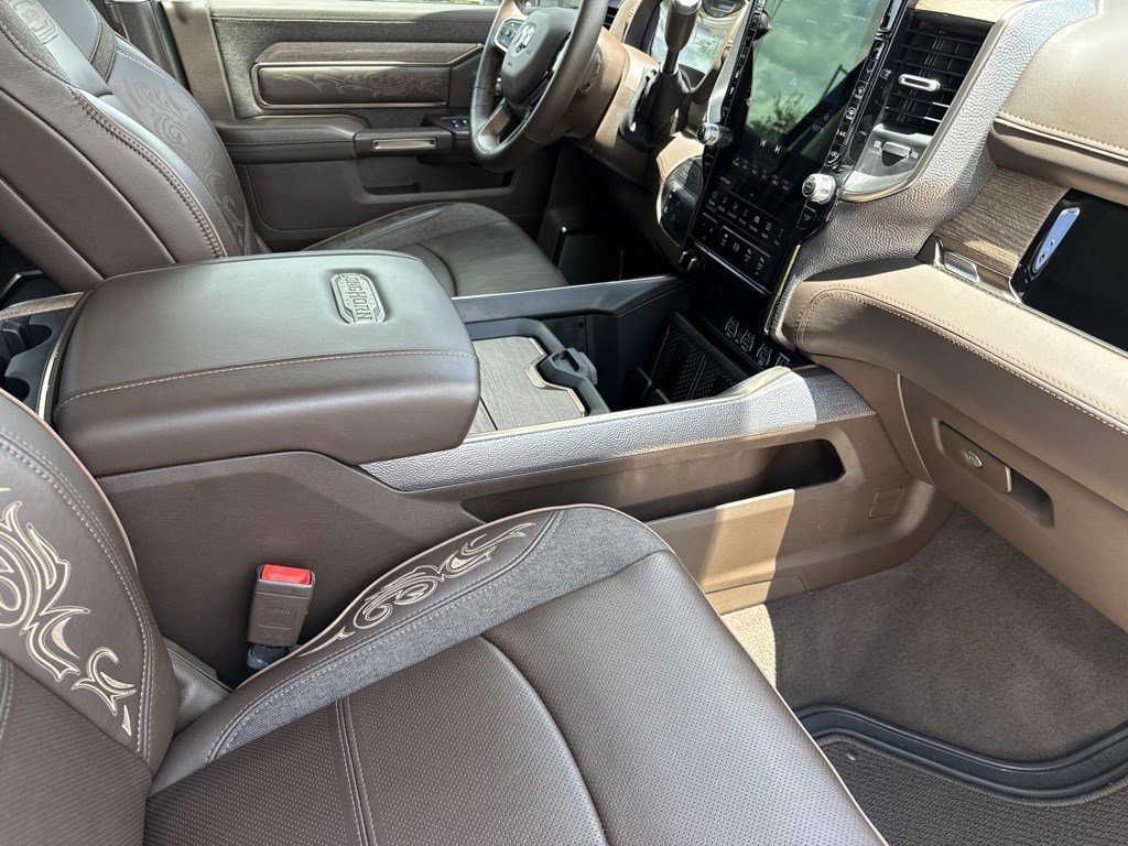 Used 2025 RAM 2500 Limited AWD/4WD image 24