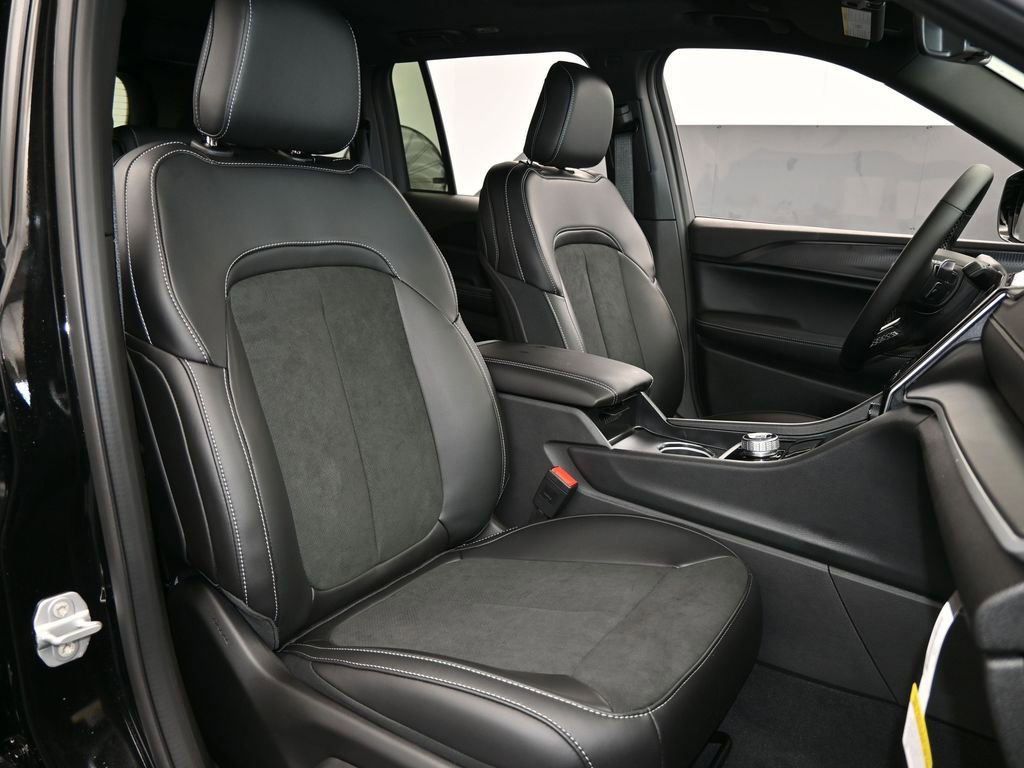 New 2025 Jeep Grand Cherokee Laredo image 35