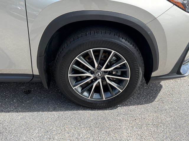 Used 2025 Lexus NX 250 FWD w/ Accessory Package (Z2) image 9