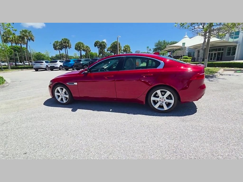 Used 2017 Jaguar XE Premium RWD image 9