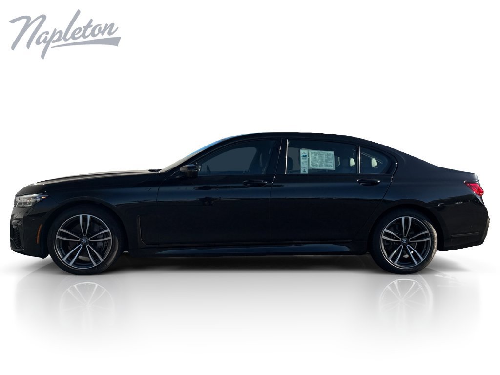 Used 2022 BMW 740i xDrive w/ M Sport Package AWD/4WD image 2
