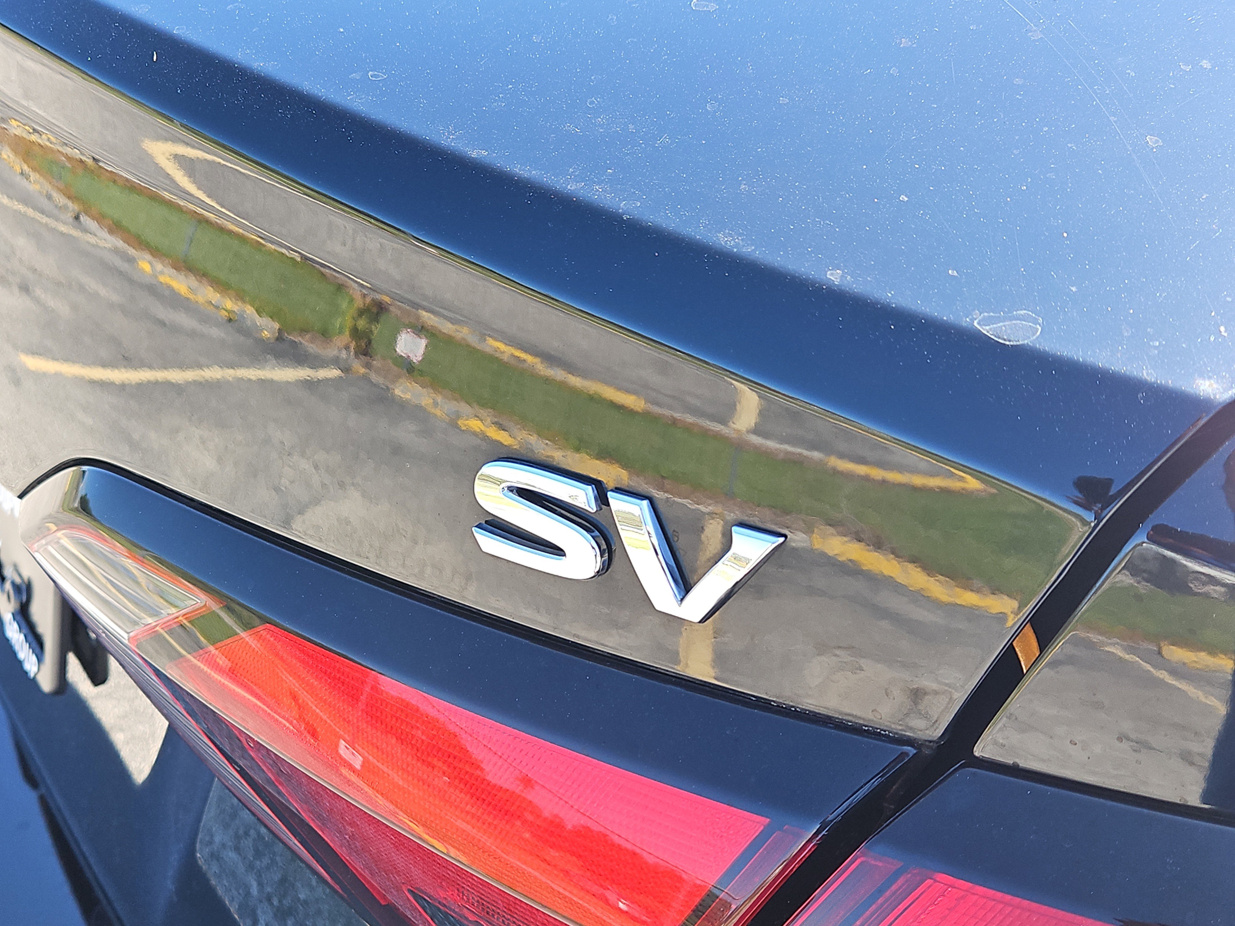 Used 2022 Nissan Versa SV image 6