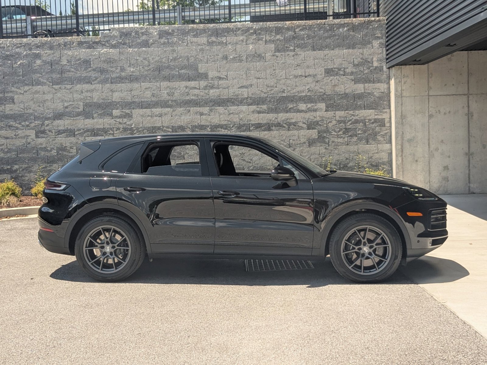 Used 2025 Porsche Cayenne image 8