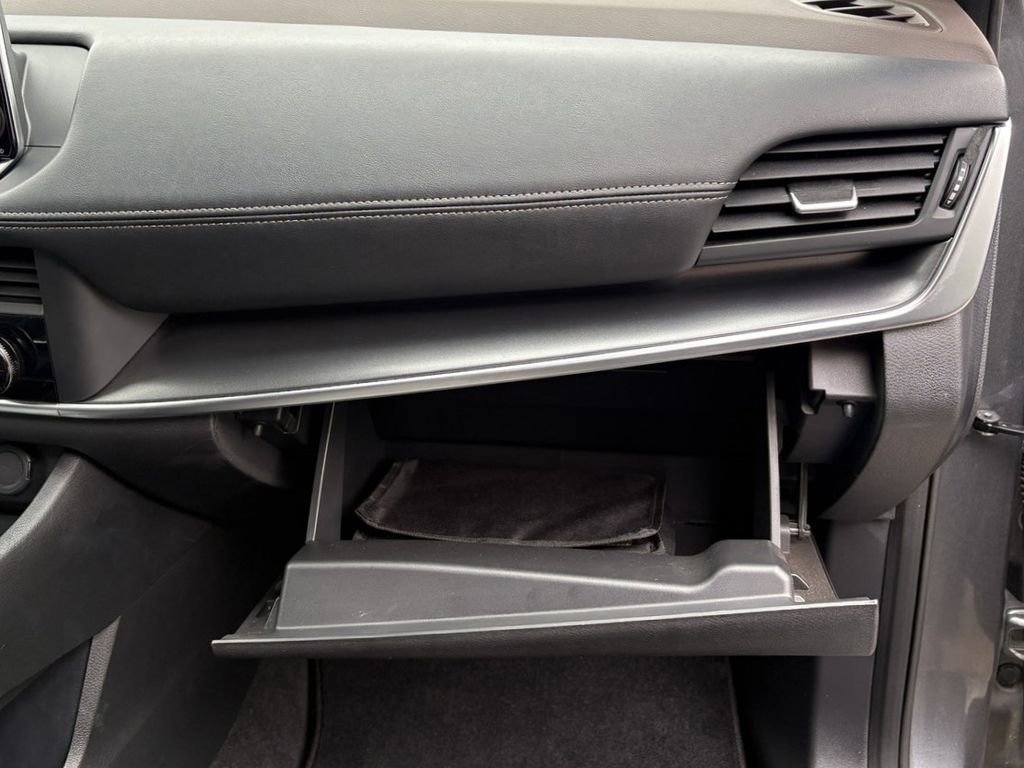 Certified 2023 Nissan Rogue SV image 34