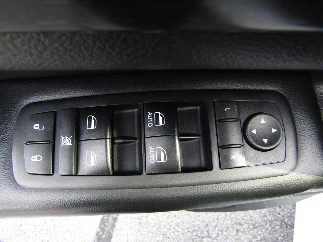Used 2017 Jeep Grand Cherokee Altitude AWD/4WD image 11