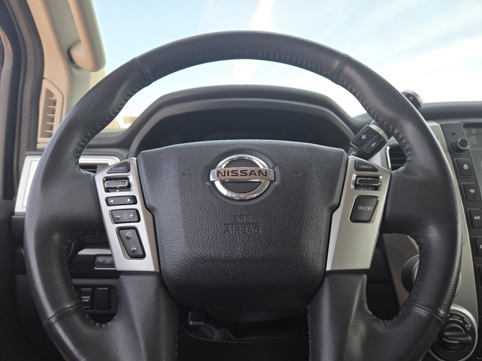 Used 2017 Nissan Titan SV AWD/4WD image 26