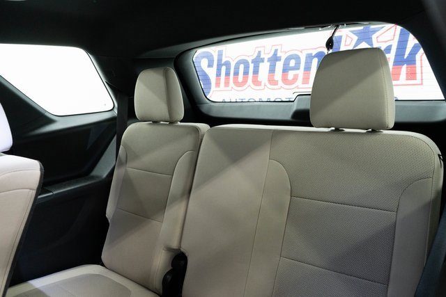 Used 2023 Chevrolet Traverse LS w/ Safety Package image 19