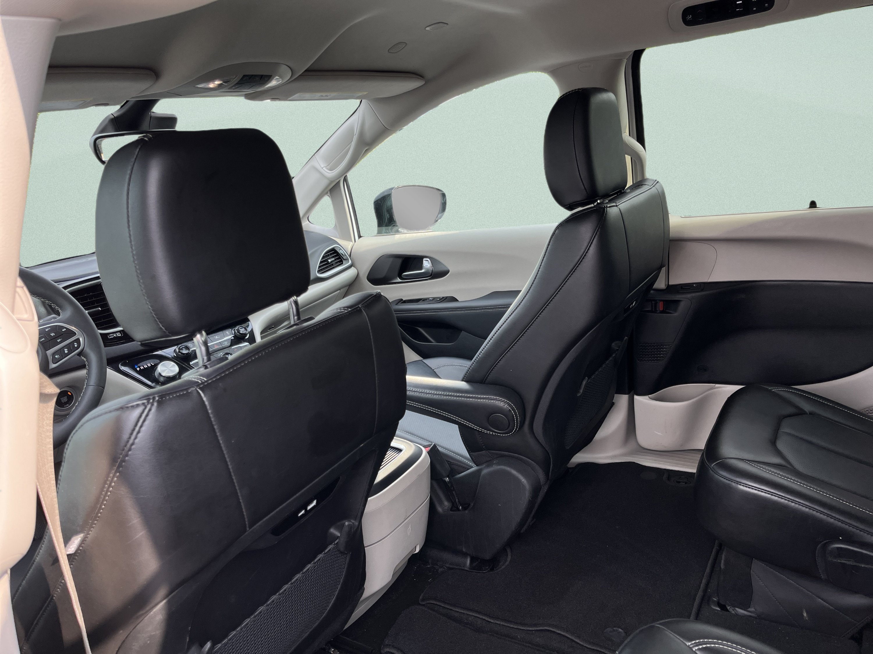 Used 2024 Chrysler Pacifica Touring-L FWD image 21