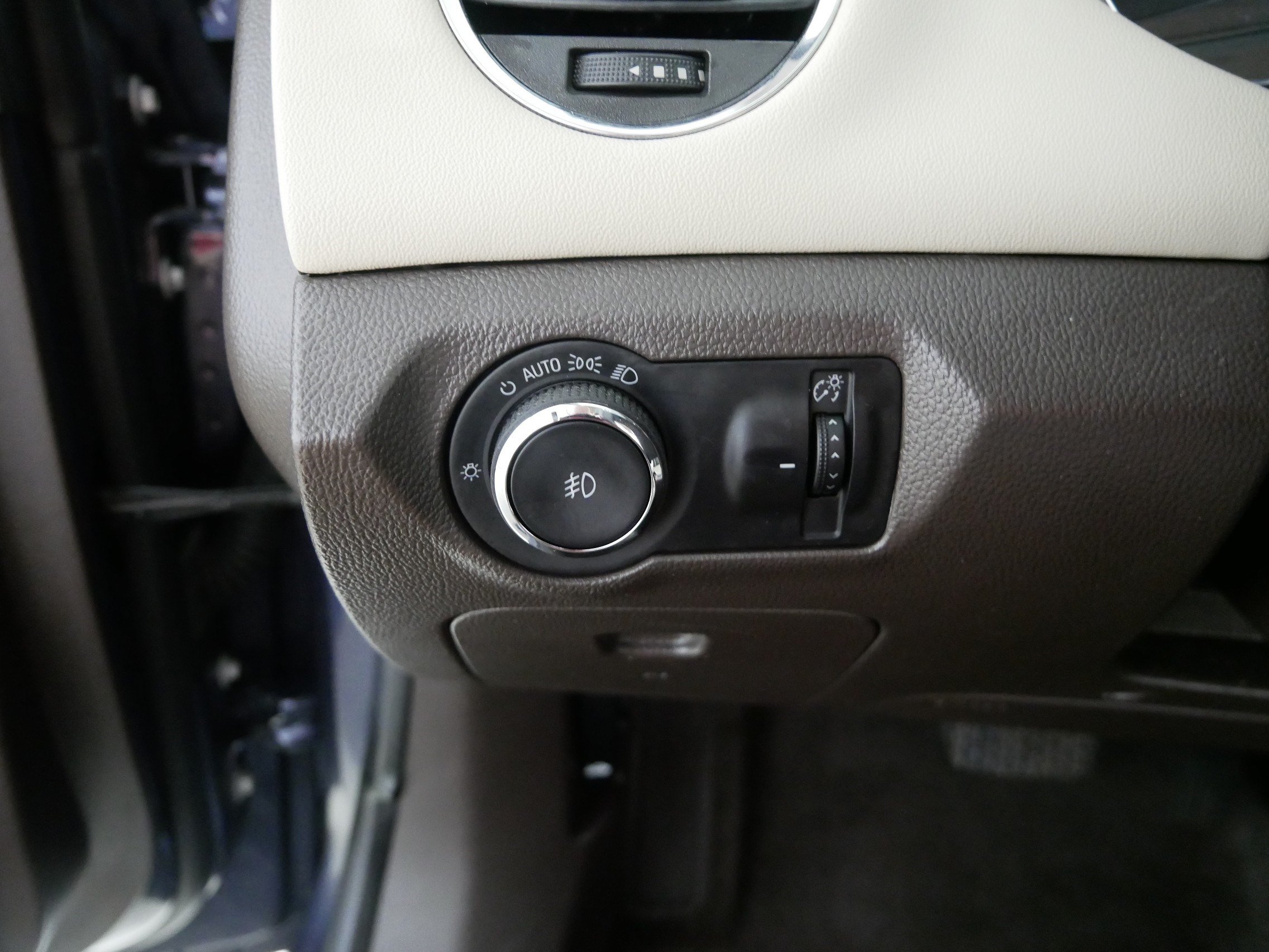 Used 2013 Chevrolet Cruze LTZ FWD image 26