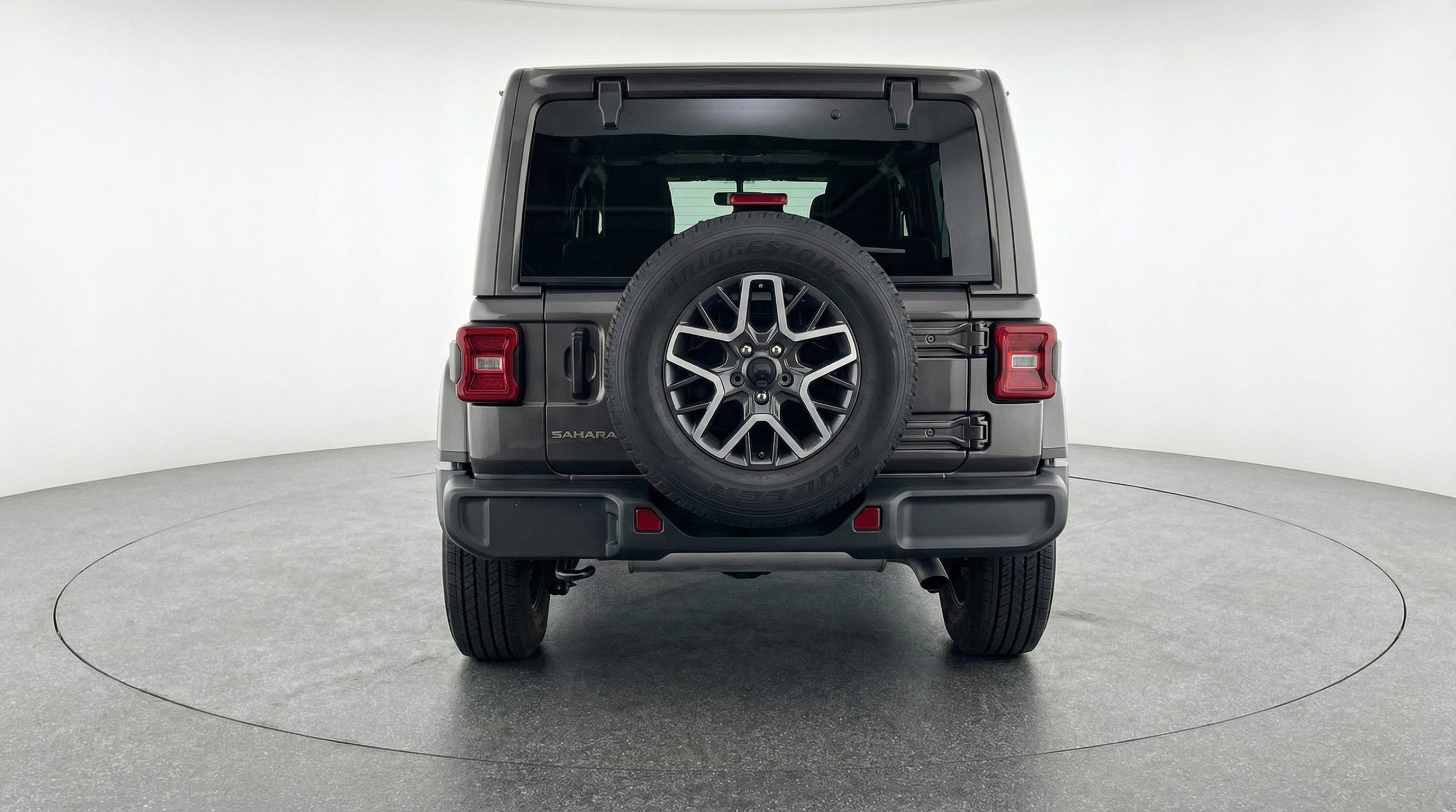 Used 2025 Jeep Wrangler Sahara image 7