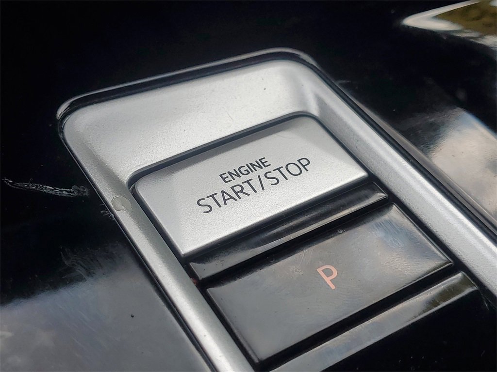 Used 2025 Volkswagen Atlas SE image 31