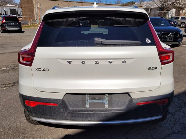 Certified 2024 Volvo XC40 B5 Ultimate w/ Protection Package Premier image 6