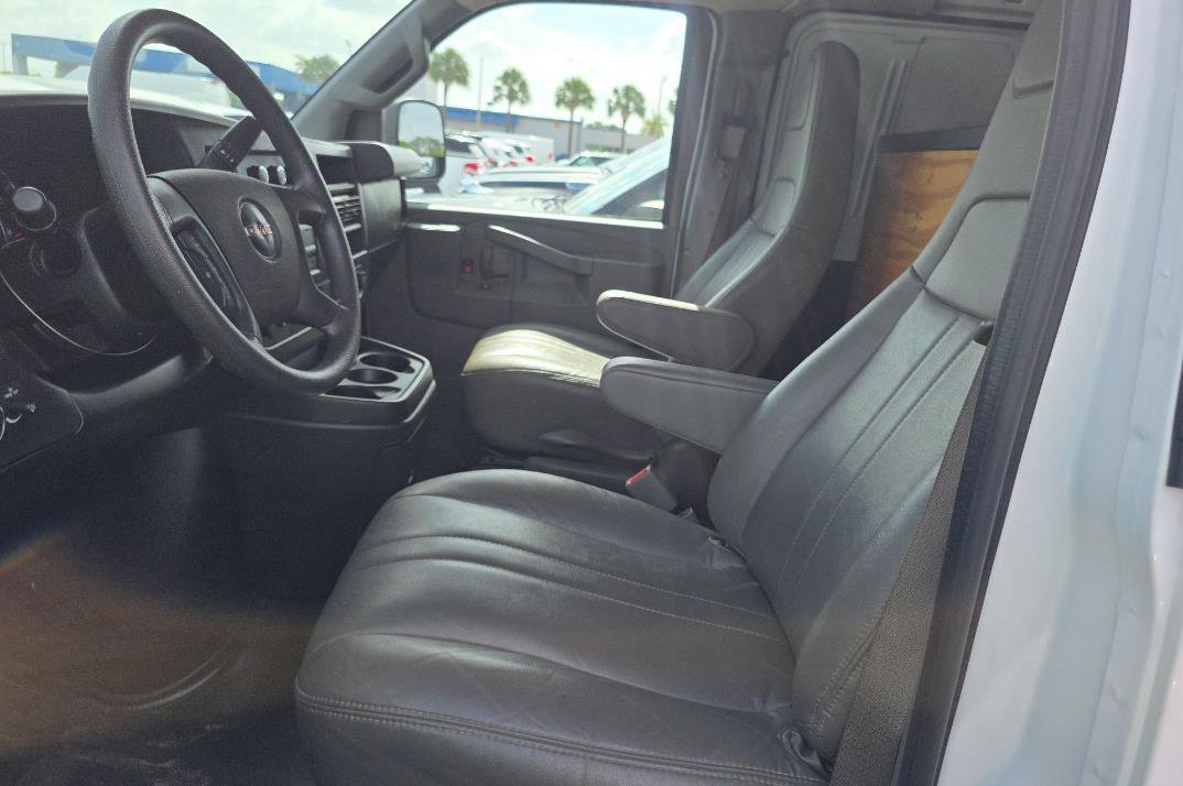 Used 2020 GMC Savana 2500 Extended w/ Enhanced Convenience Package RWD image 3