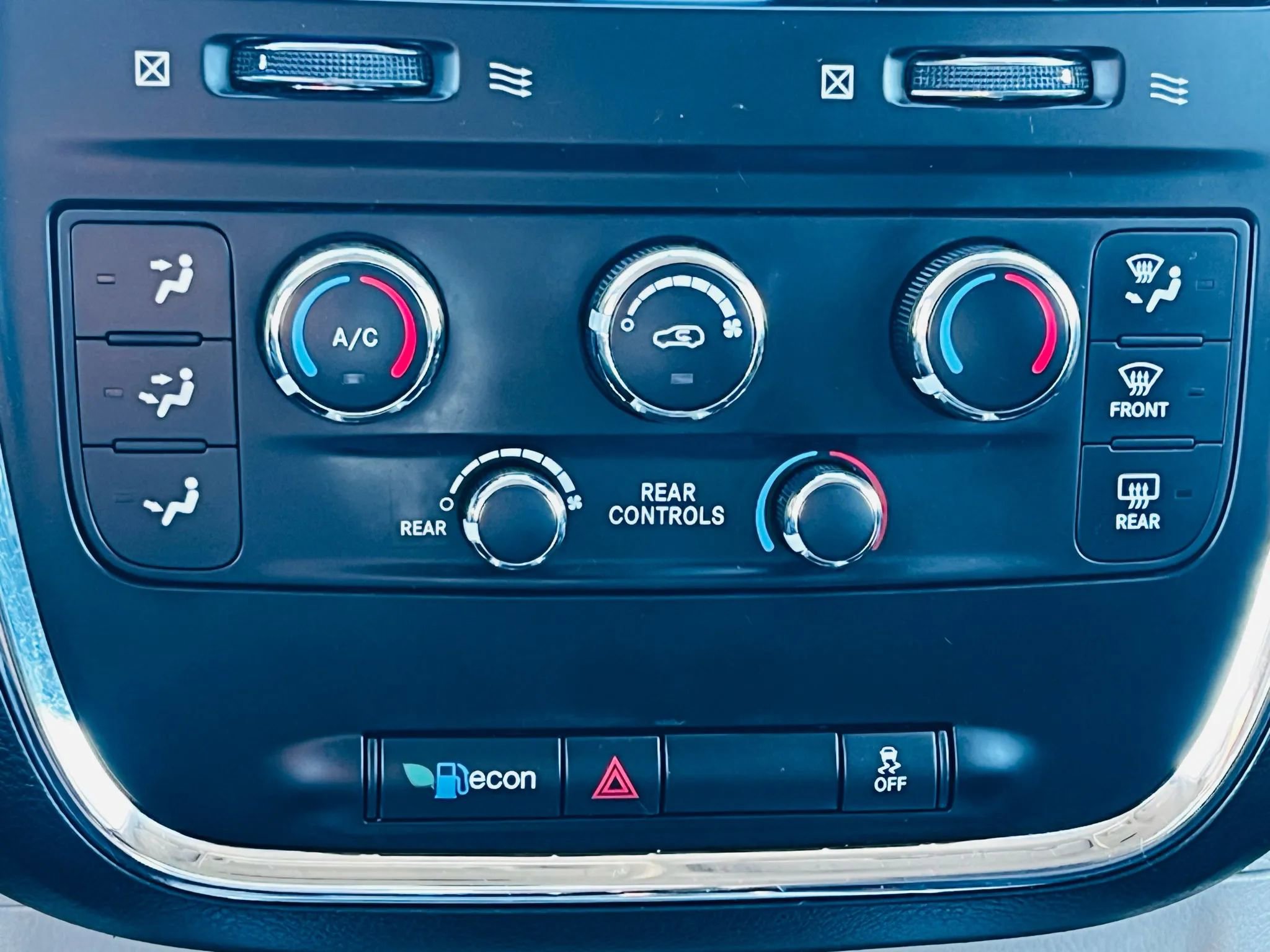 Used 2014 Dodge Grand Caravan SXT image 40