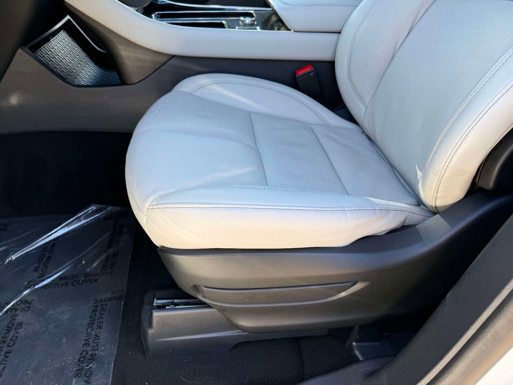 Used 2025 Lincoln Aviator Reserve AWD/4WD image 3