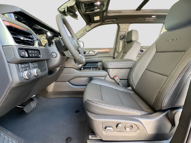 New 2026 GMC Yukon XL Denali w/ Sun & Power Step Package AWD/4WD image 15