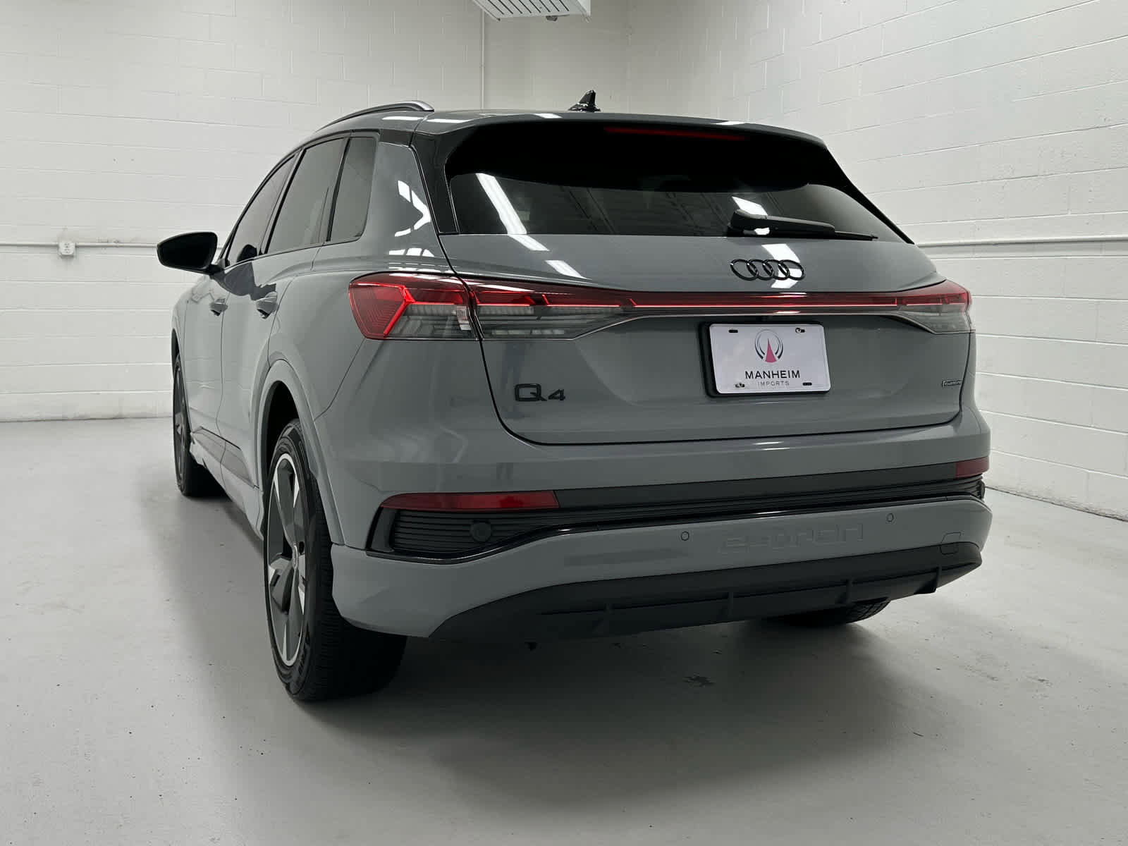Used 2023 Audi Q4 e-tron Premium w/ Convenience Package image 8