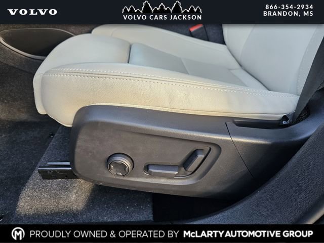 Used 2024 Volvo XC40 B5 Ultimate image 14