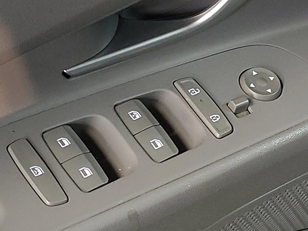 Used 2024 Hyundai Elantra SEL image 27