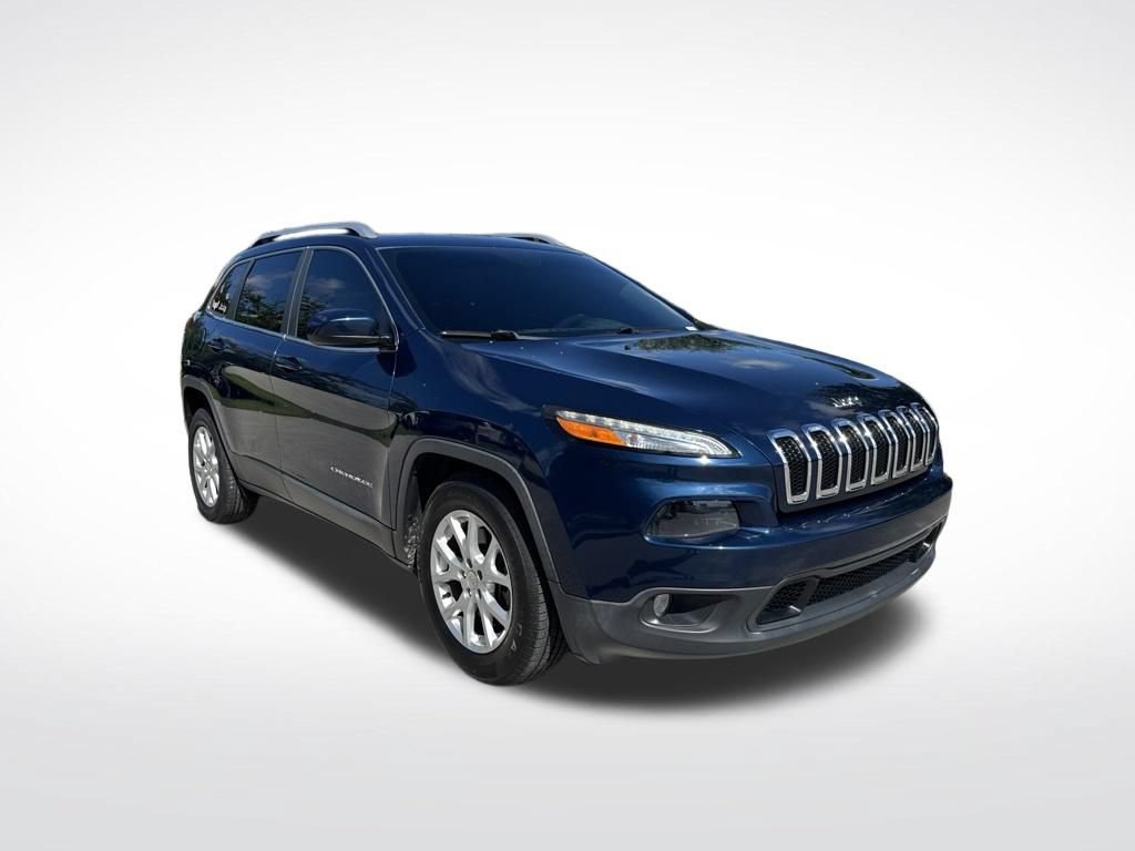 Used 2018 Jeep Cherokee Latitude FWD image 2