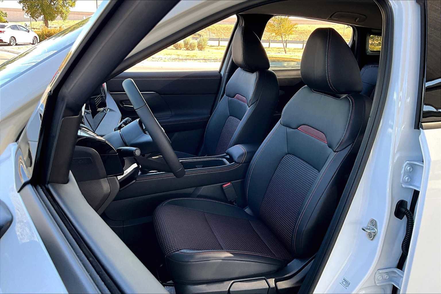 New 2026 Nissan Kicks SR image 9