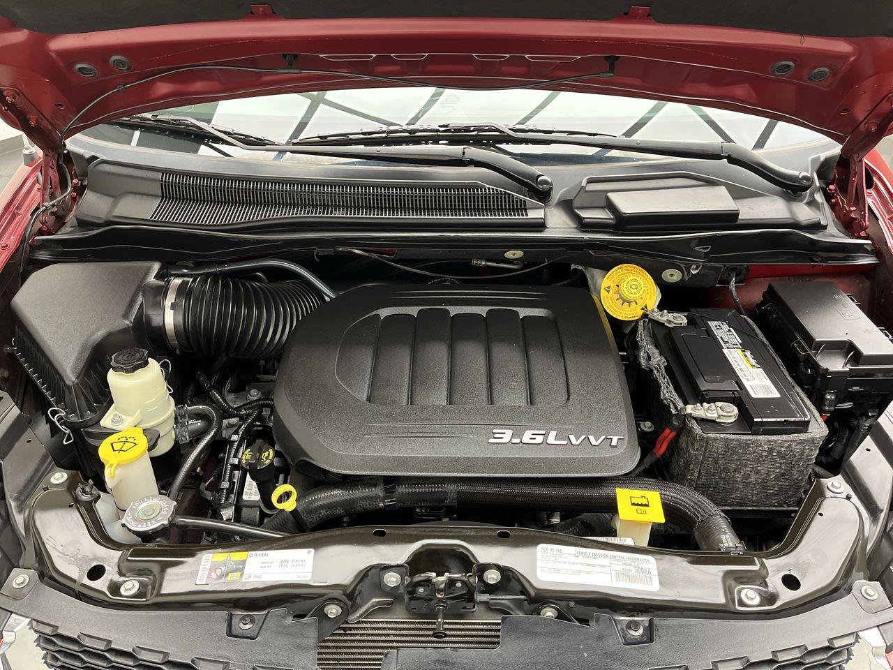 Used 2016 Dodge Grand Caravan SXT w/ UConnect Hands-Free Group FWD image 22