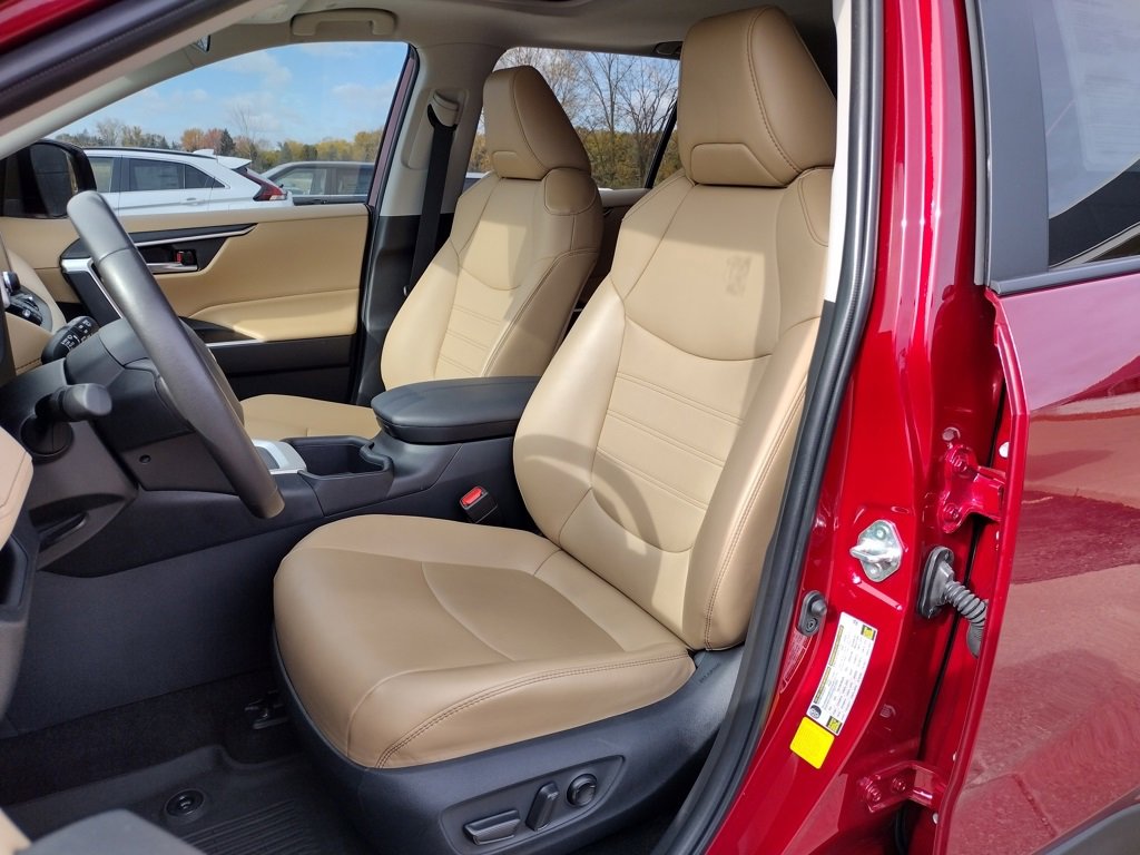 Used 2025 Toyota RAV4 XLE Premium image 2
