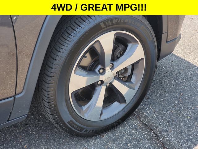 Used 2019 Jeep Cherokee Limited AWD/4WD image 6