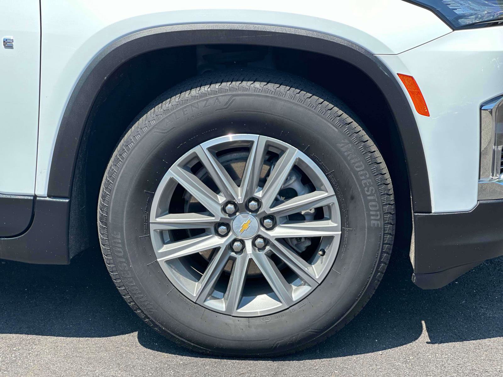 Used 2023 Chevrolet Traverse LT image 8