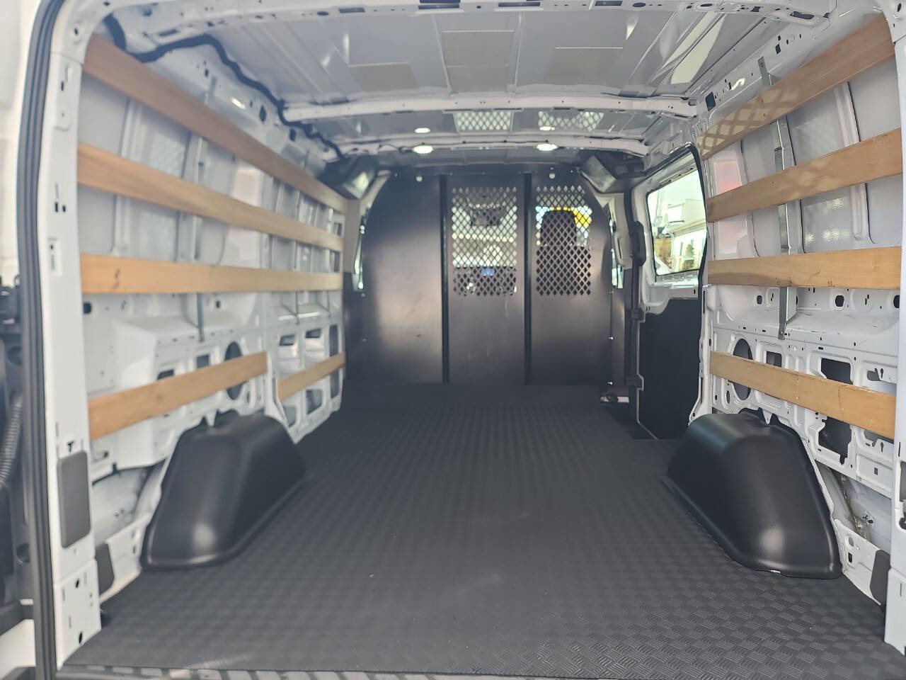 Used 2024 Ford Transit 250 250 3dr SWB Low Roof Cargo Van w/ Exterior Upgrade Package image 16