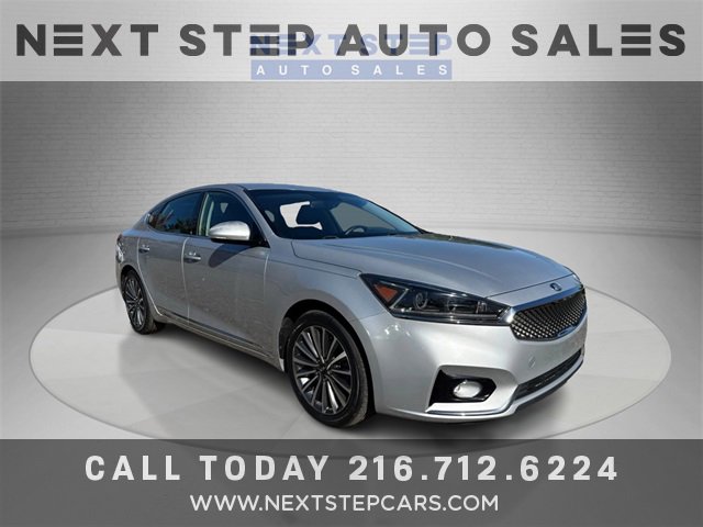 Used 2017 Kia Cadenza Premium image 1