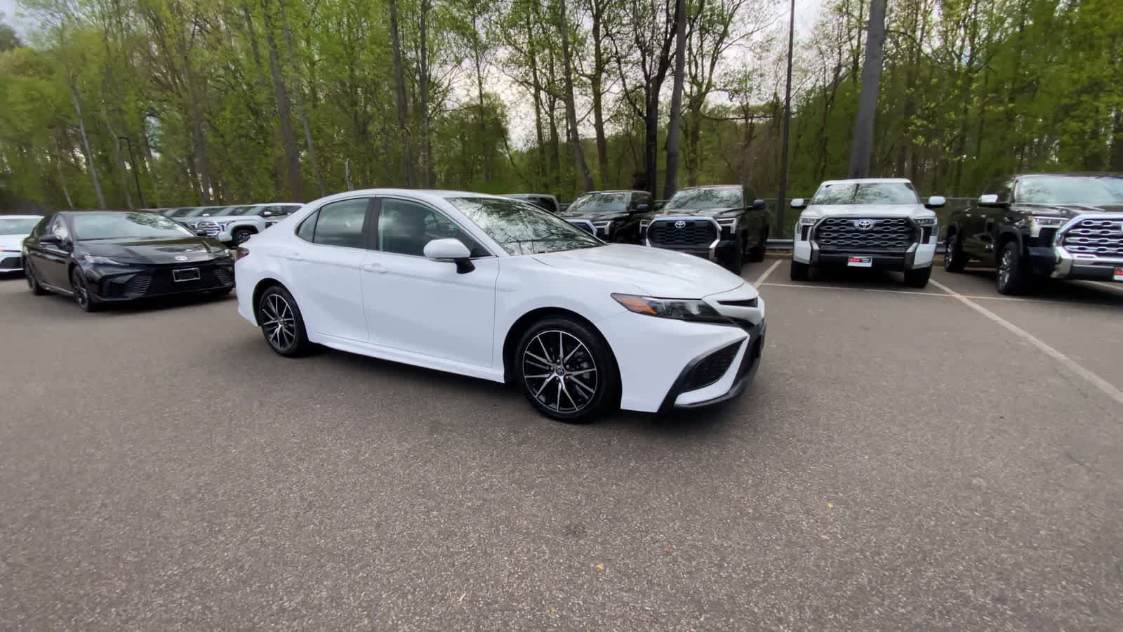 Used 2024 Toyota Camry SE FWD video 2