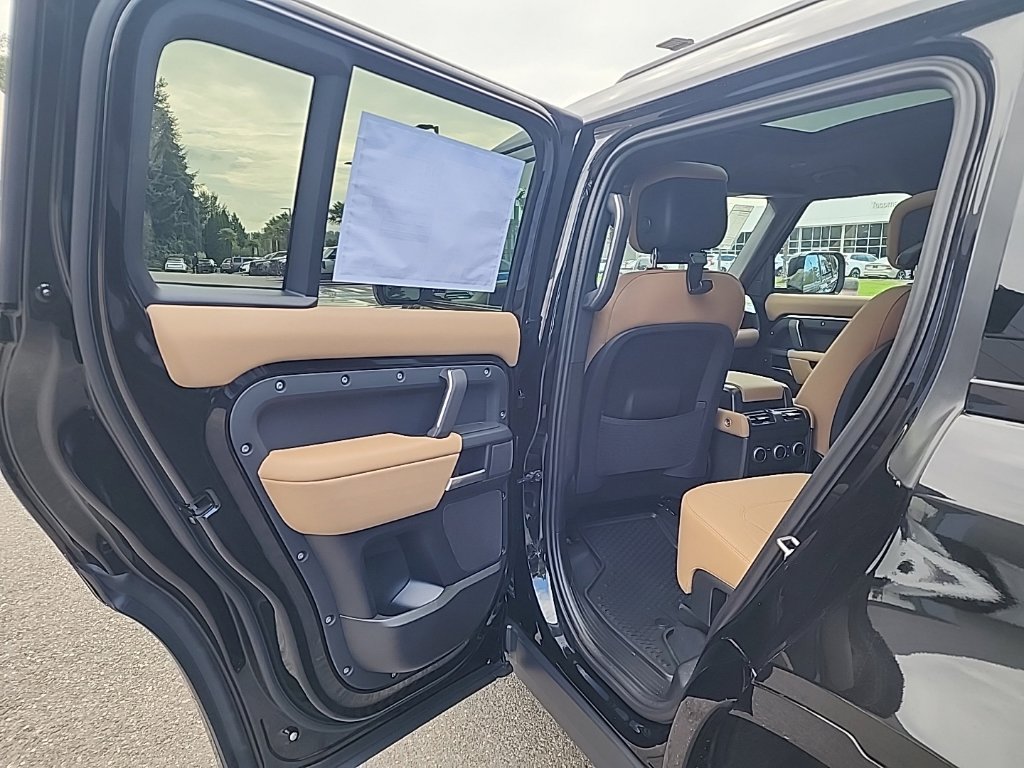 New 2026 Land Rover Defender 130 X-Dynamic SE AWD/4WD image 15