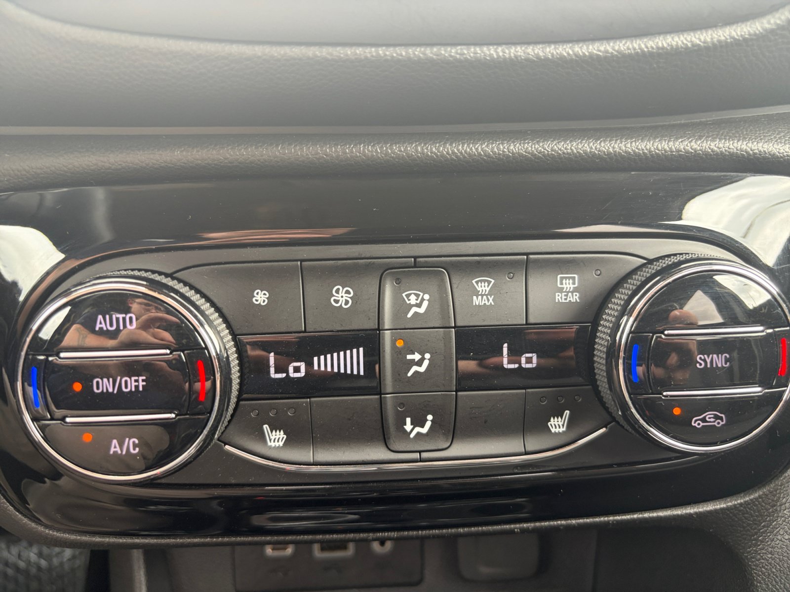 Used 2021 Buick Encore GX Select AWD/4WD image 24