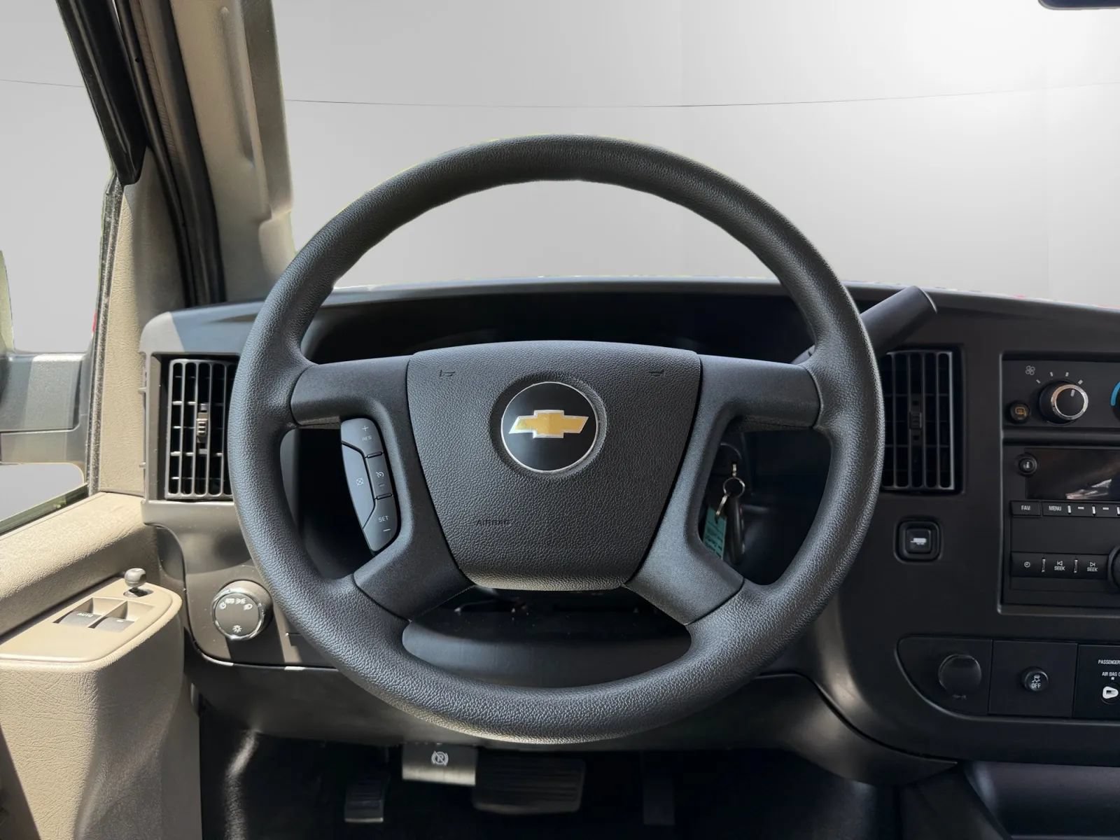 Used 2025 Chevrolet Express 3500 LT w/ LT Preferred Equipment Group RWD image 13