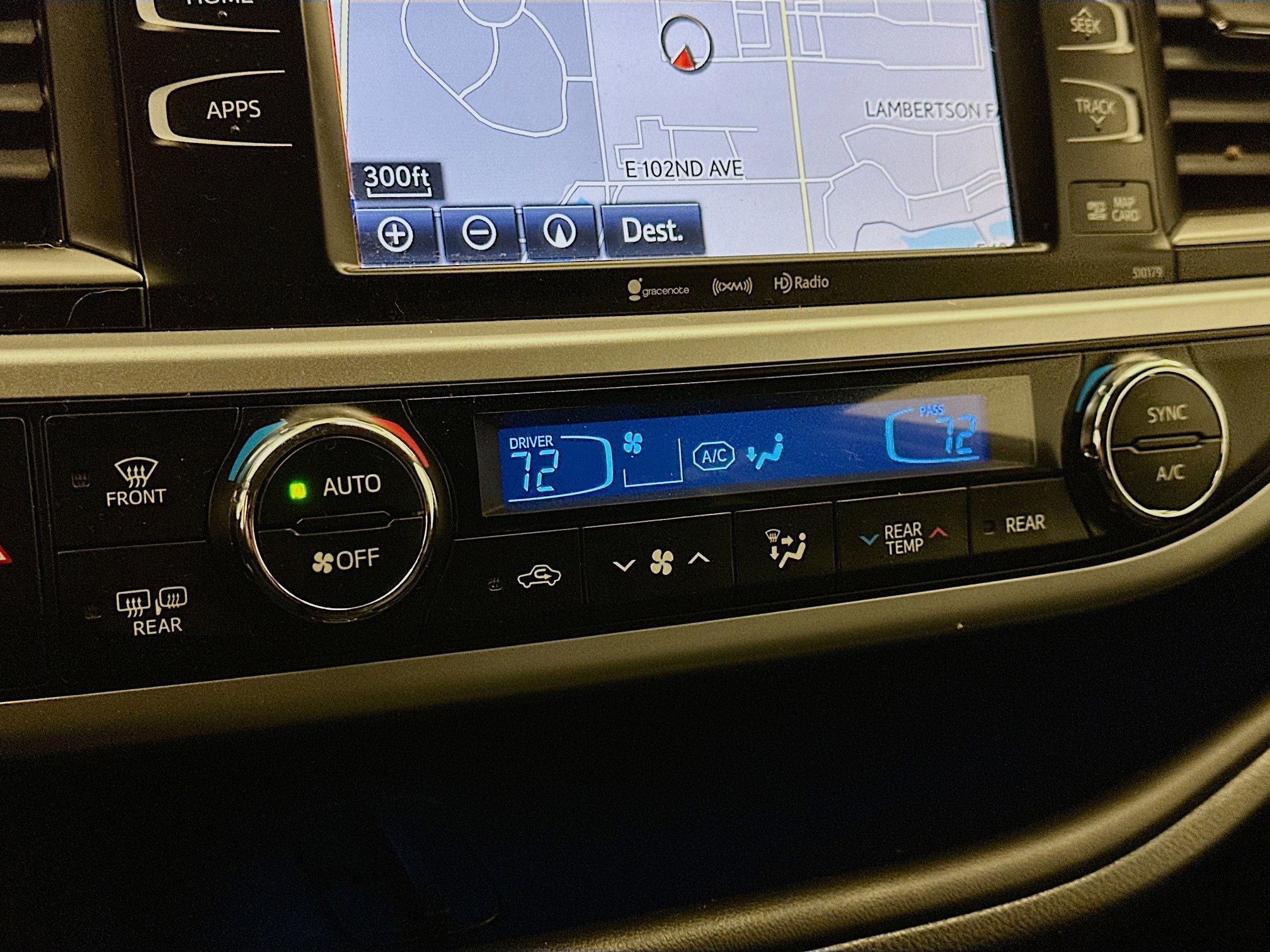 Used 2018 Toyota Highlander SE AWD/4WD image 24
