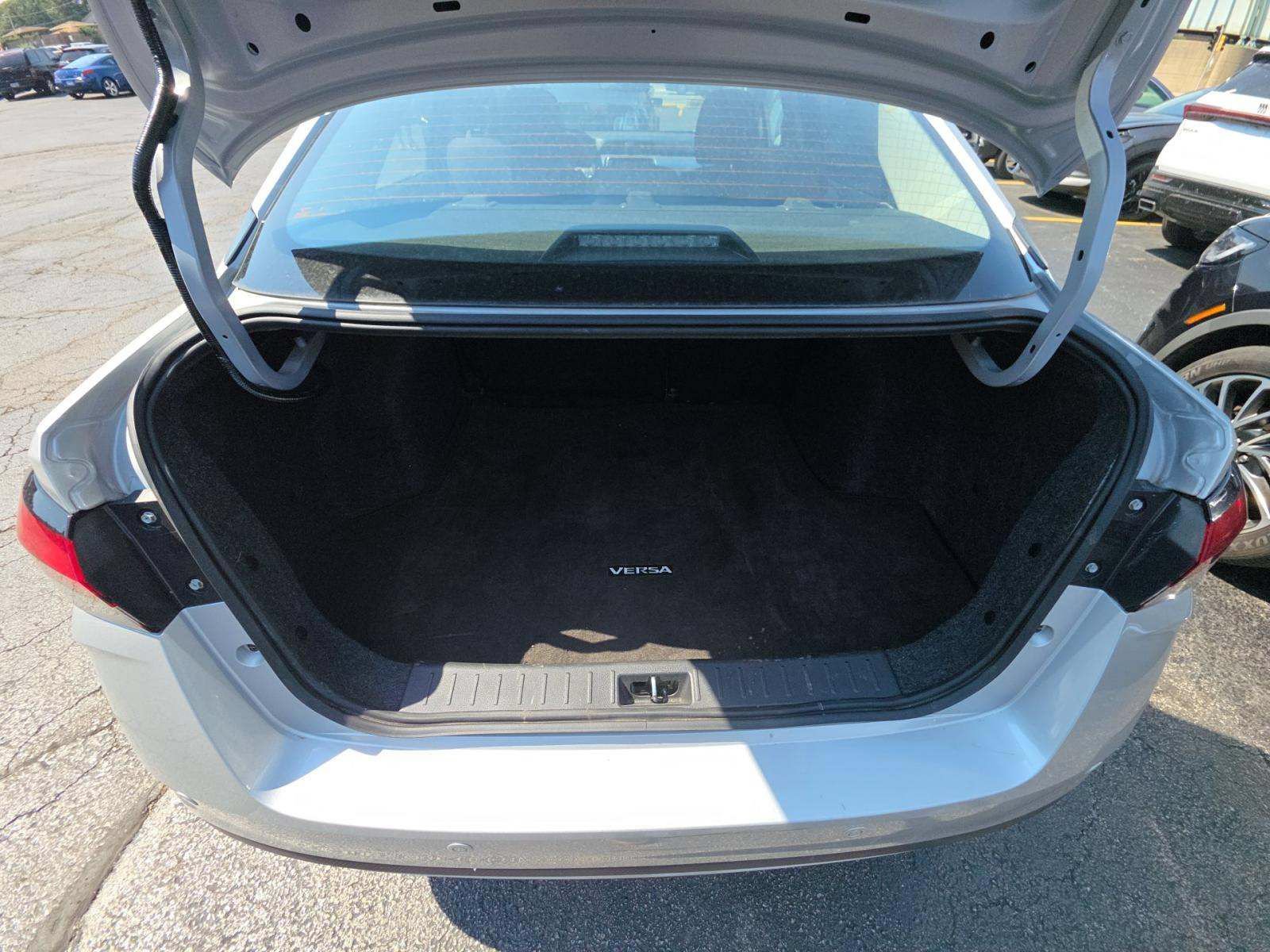 Used 2024 Nissan Versa SV FWD image 14