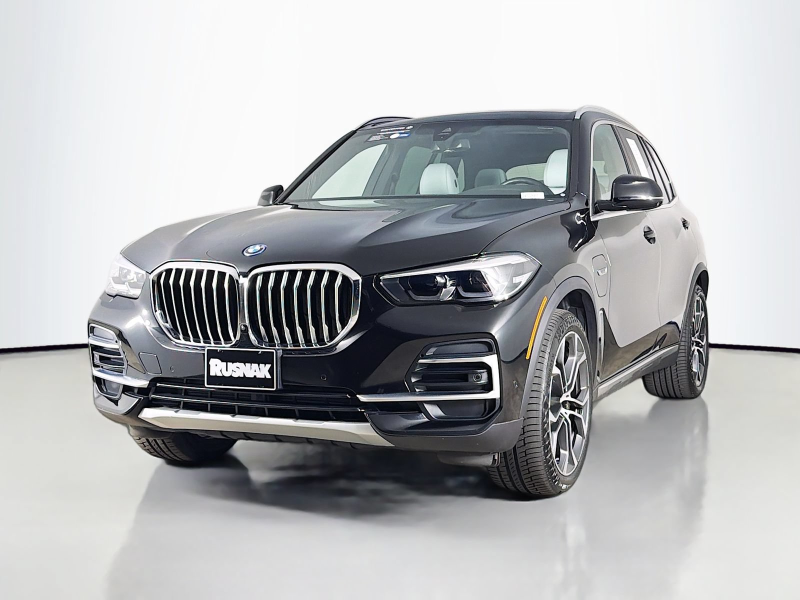 Certified 2023 BMW X5 xDrive45e w/ Parking Assistance Package AWD/4WD image 3